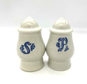 Vintage Pfaltzgraff Yorktowne Salt & Pepper Shakers 4" USA